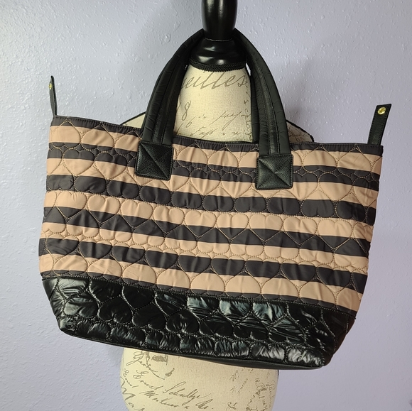Betsey Johnson Heart Quilted Stripes Tote Bow - Picture 4 of 12